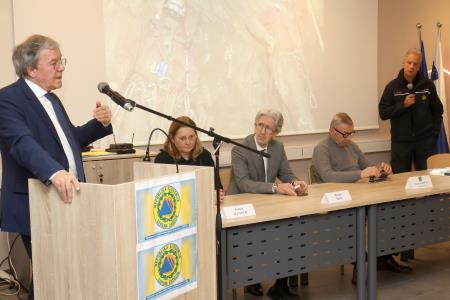 RAZŠIRJENA SEJA ŠTABA CIVILNE ZAŠČITE ZA NOTRANJSKO 17 FOTO LJUBO VUKELIČ